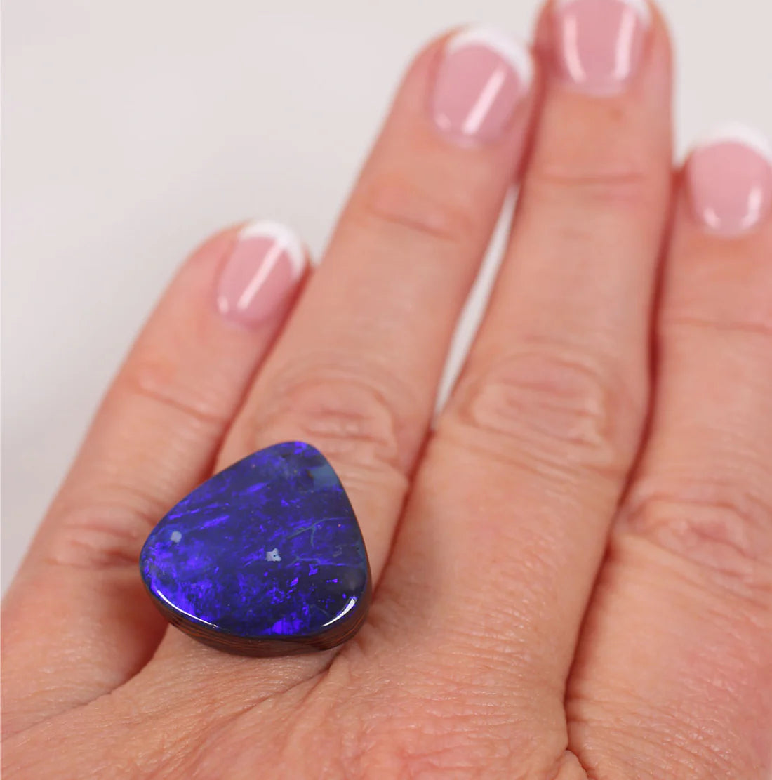 23.10ct (20.3x19.8x6.1mm) Boulder Opal