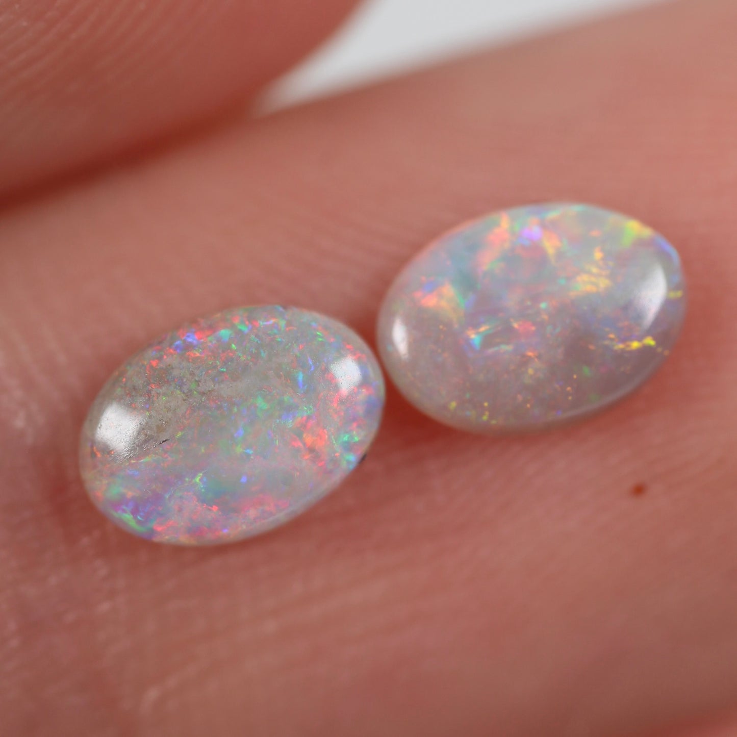 0.87ct (7x5x2mm) White Opal