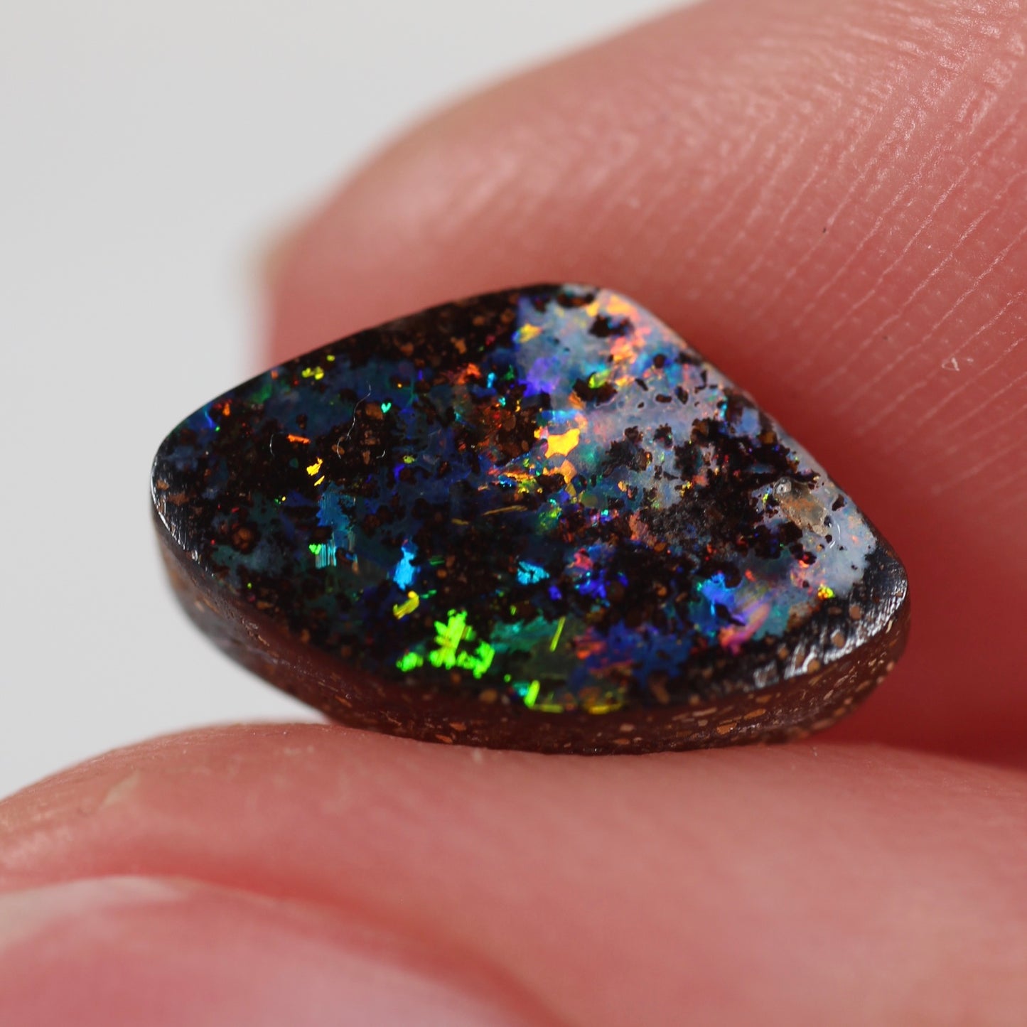 2.29ct (11.3x6.9x3mm) Boulder Opal