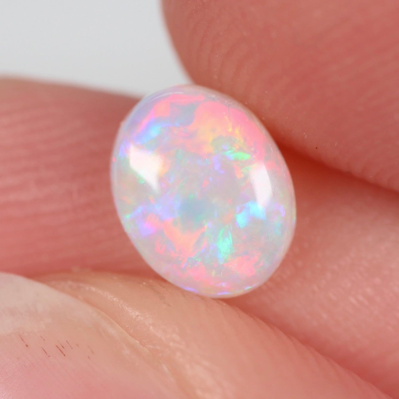 0.60ct (7.2x5.6x2.3mm) White Opal