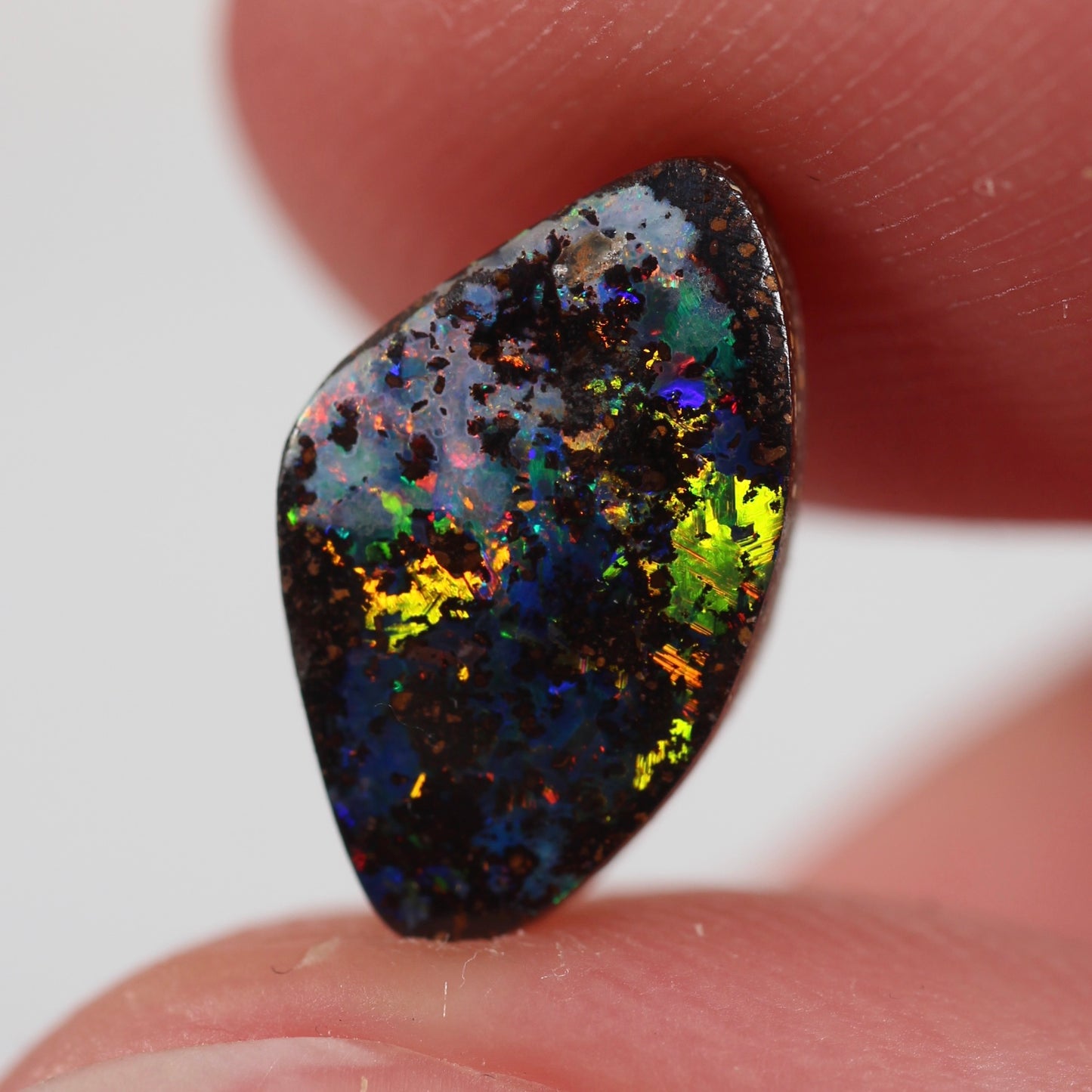2.29ct (11.3x6.9x3mm) Boulder Opal
