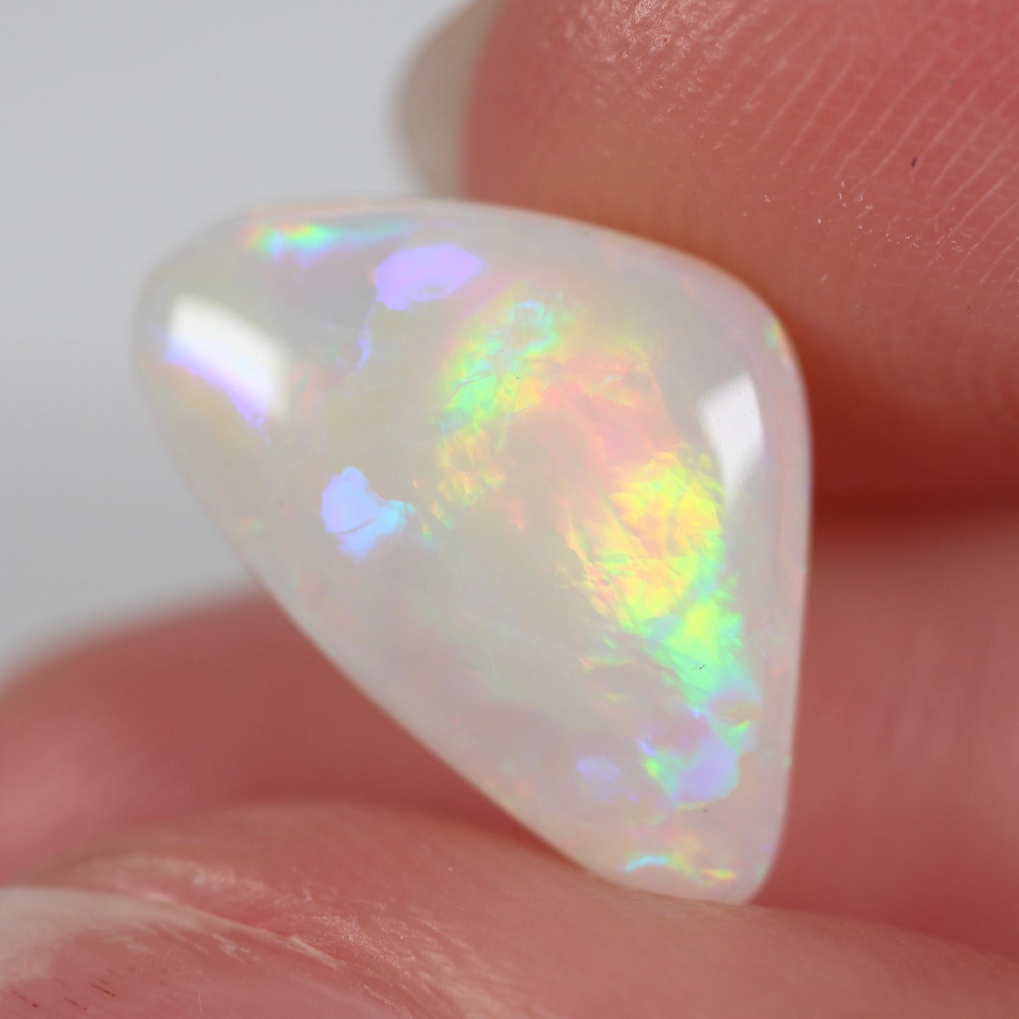 3.33ct (14.8x9.3x4mm) White Opal
