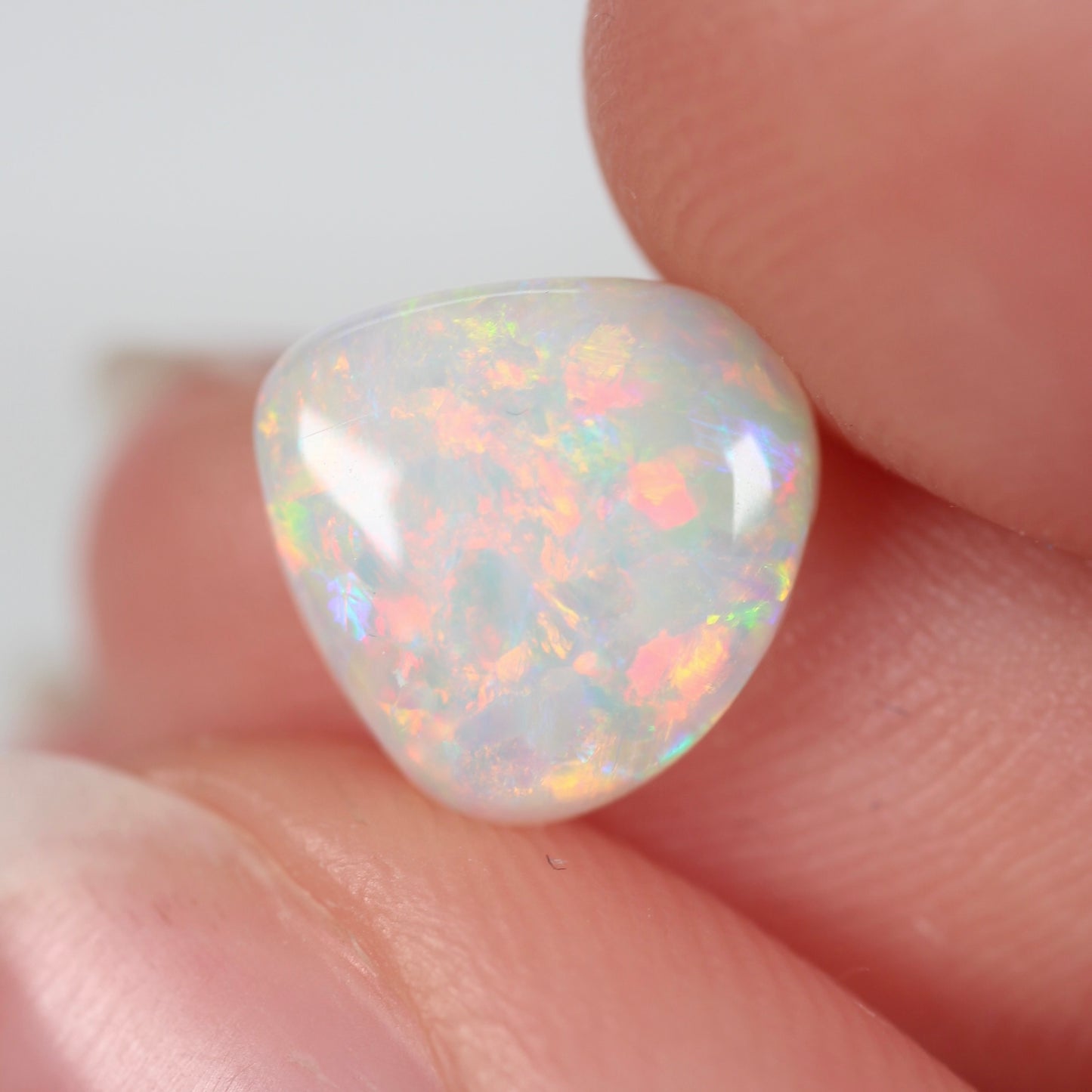 1.54ct (9.5x9.4x3mm) White Opal