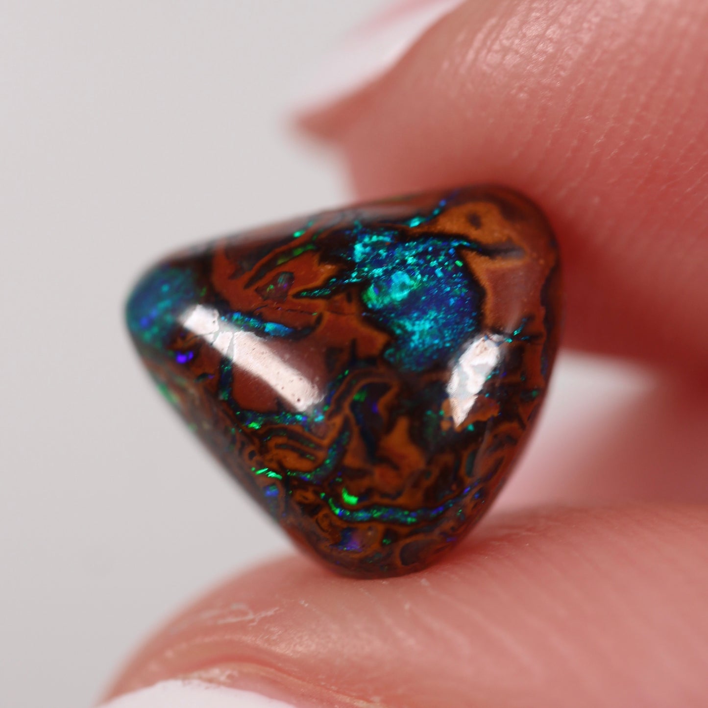 3.30ct (9.7x9.3x4.7mm) Boulder Opal