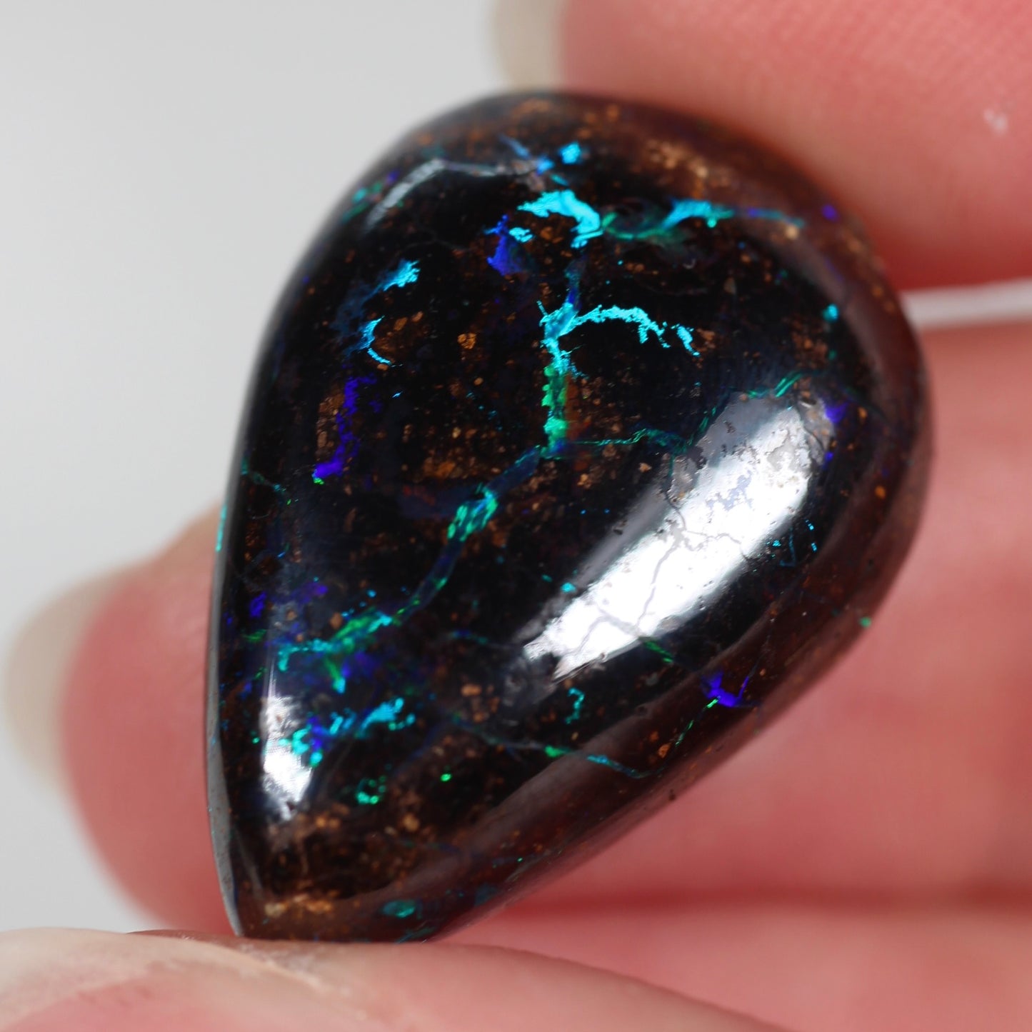 26ct (23.5x16x7.2mm) Boulder Opal