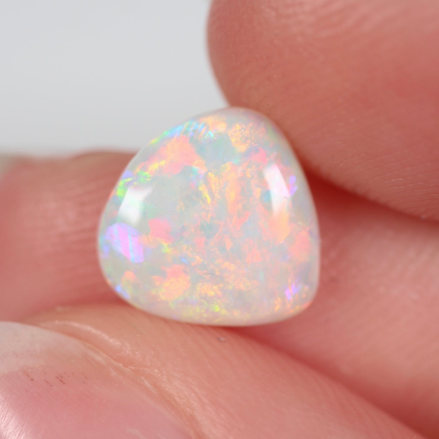 1.54ct (9.5x9.4x3mm) White Opal