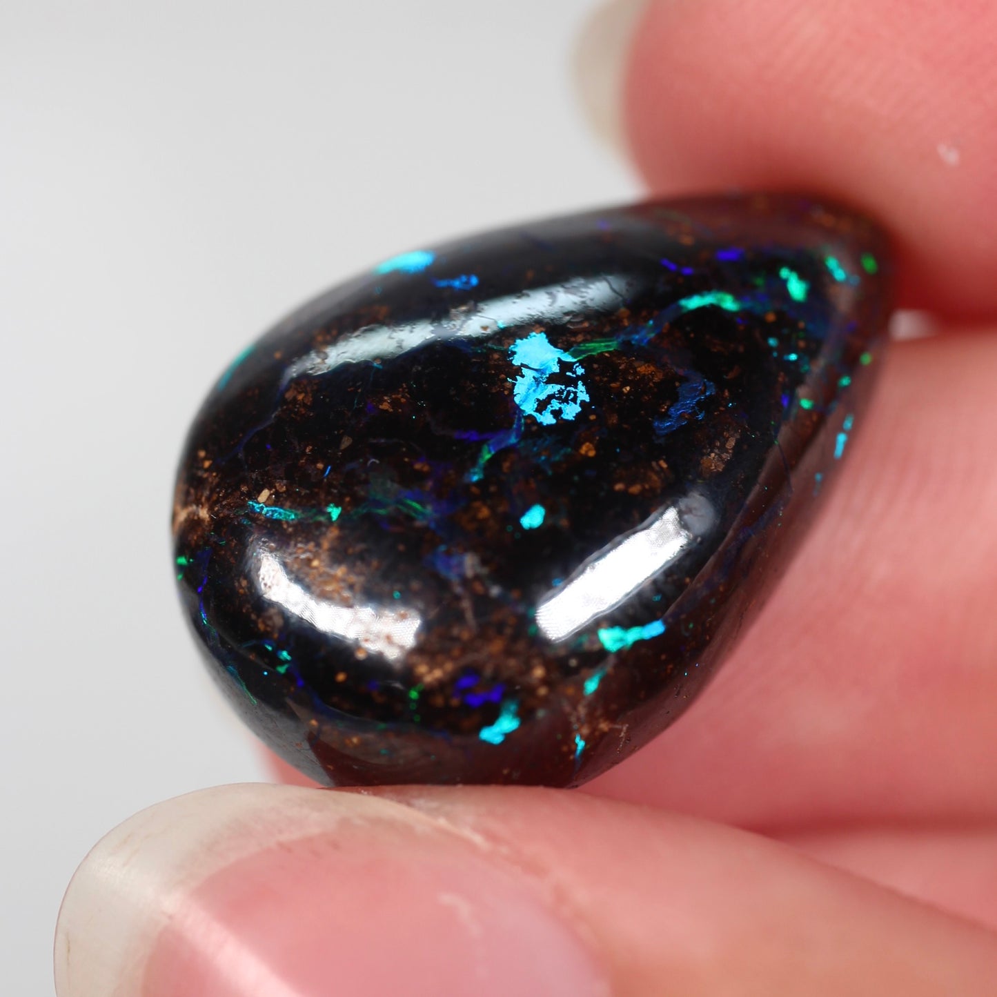 26ct (23.5x16x7.2mm) Boulder Opal