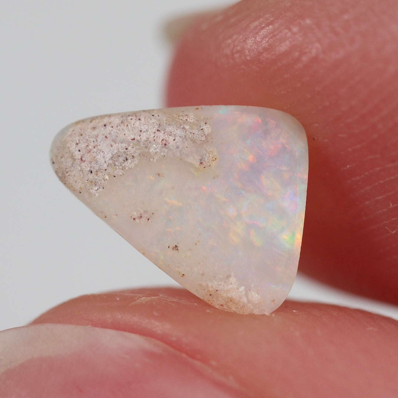 0.85ct (9x6.2x2.7mm) White Opal
