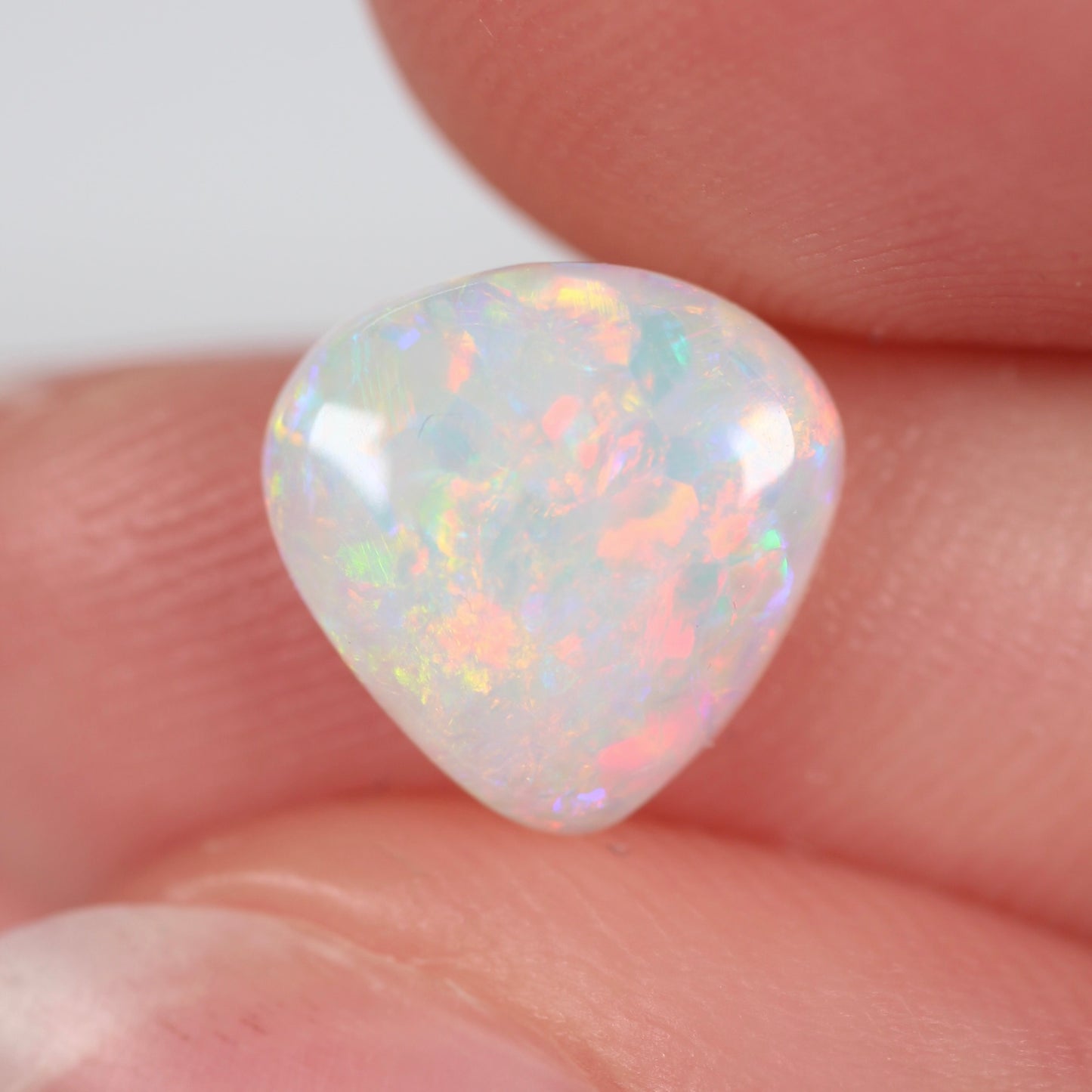 1.54ct (9.5x9.4x3mm) White Opal