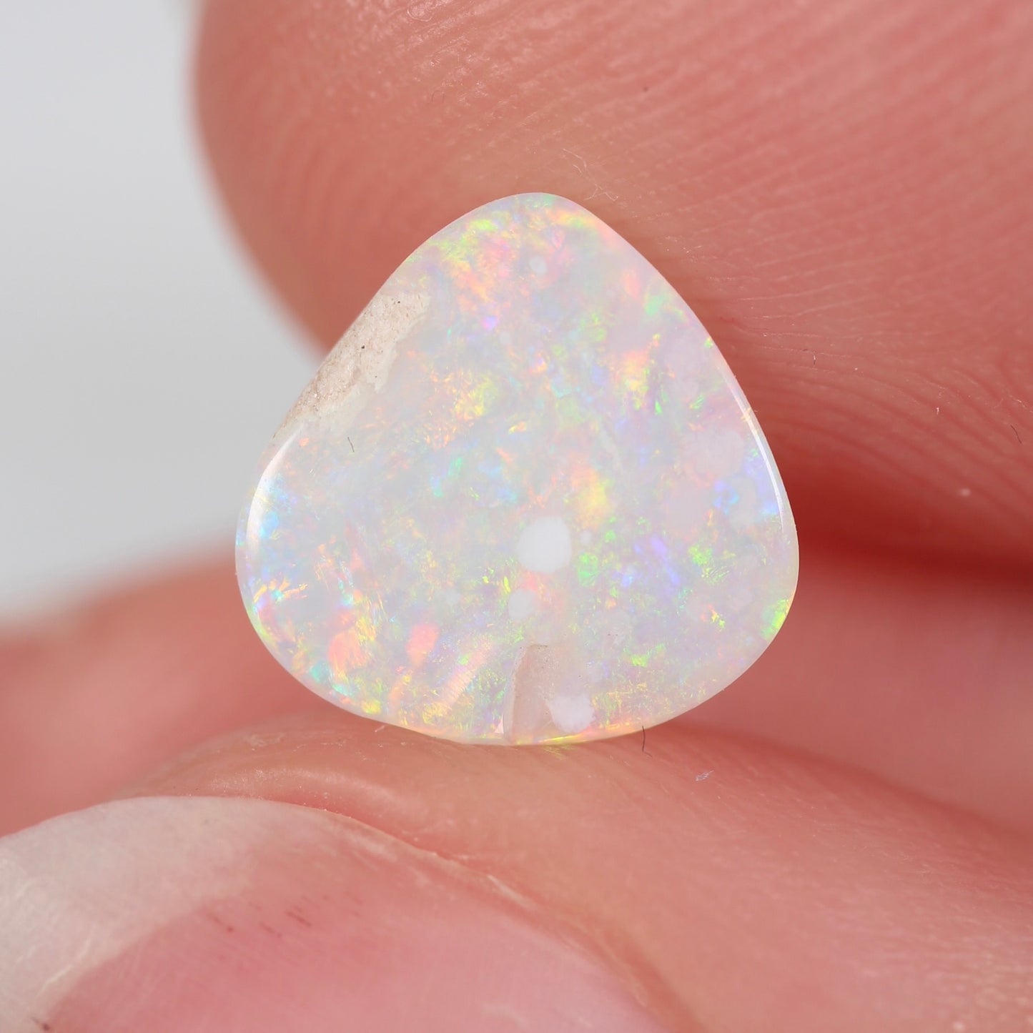 1.54ct (9.5x9.4x3mm) White Opal