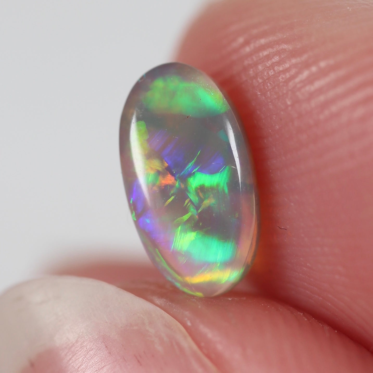 0.72ct (8.6x4.7x2.4mm) Dark Crystal