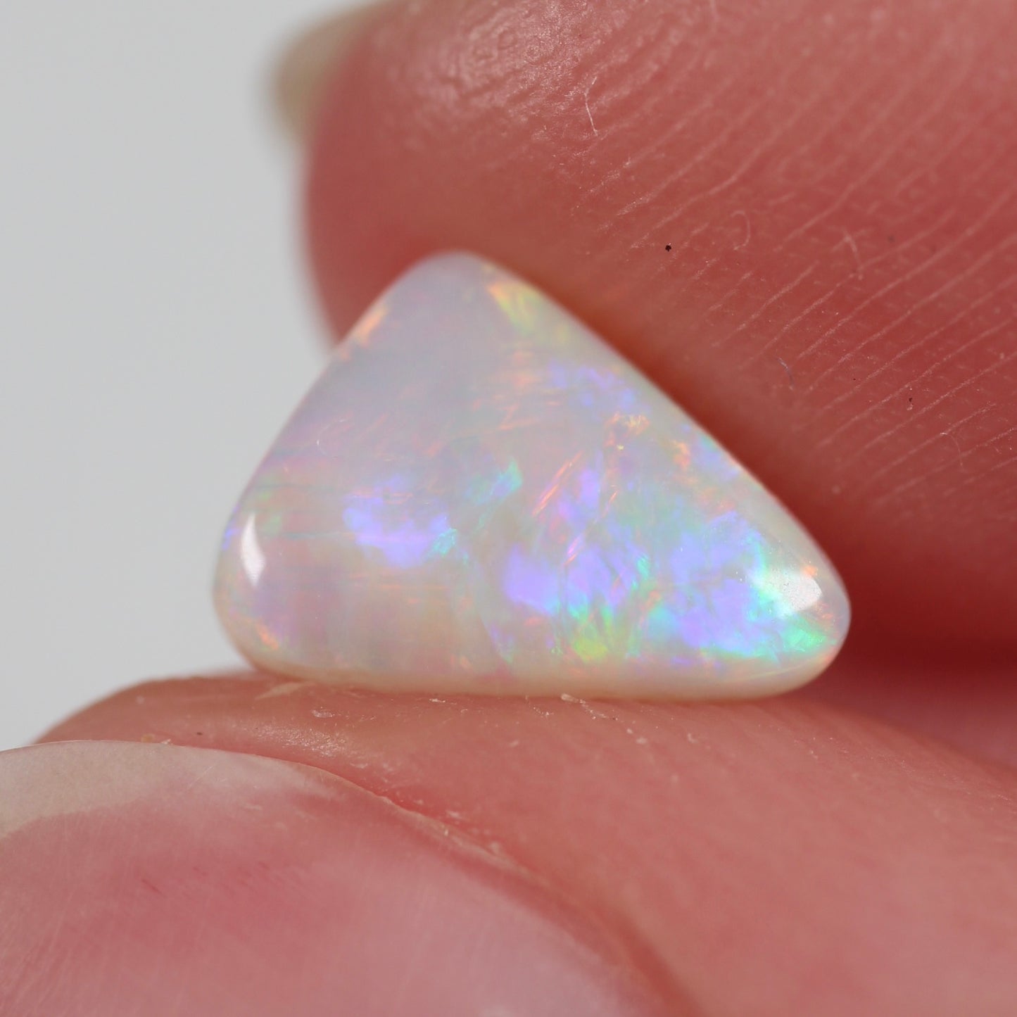 0.85ct (9x6.2x2.7mm) White Opal