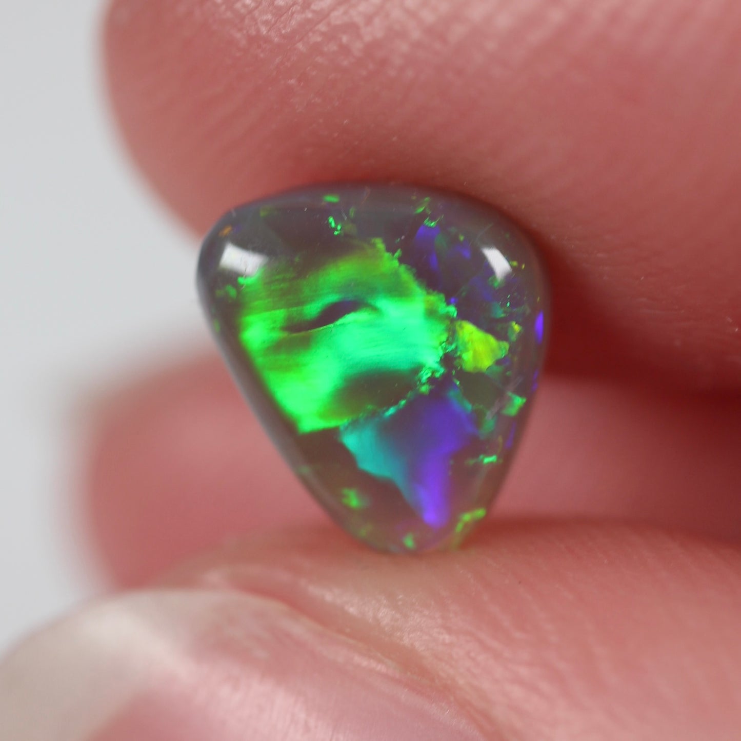 0.96ct (8.4x6.7x2.7mm) Dark Opal