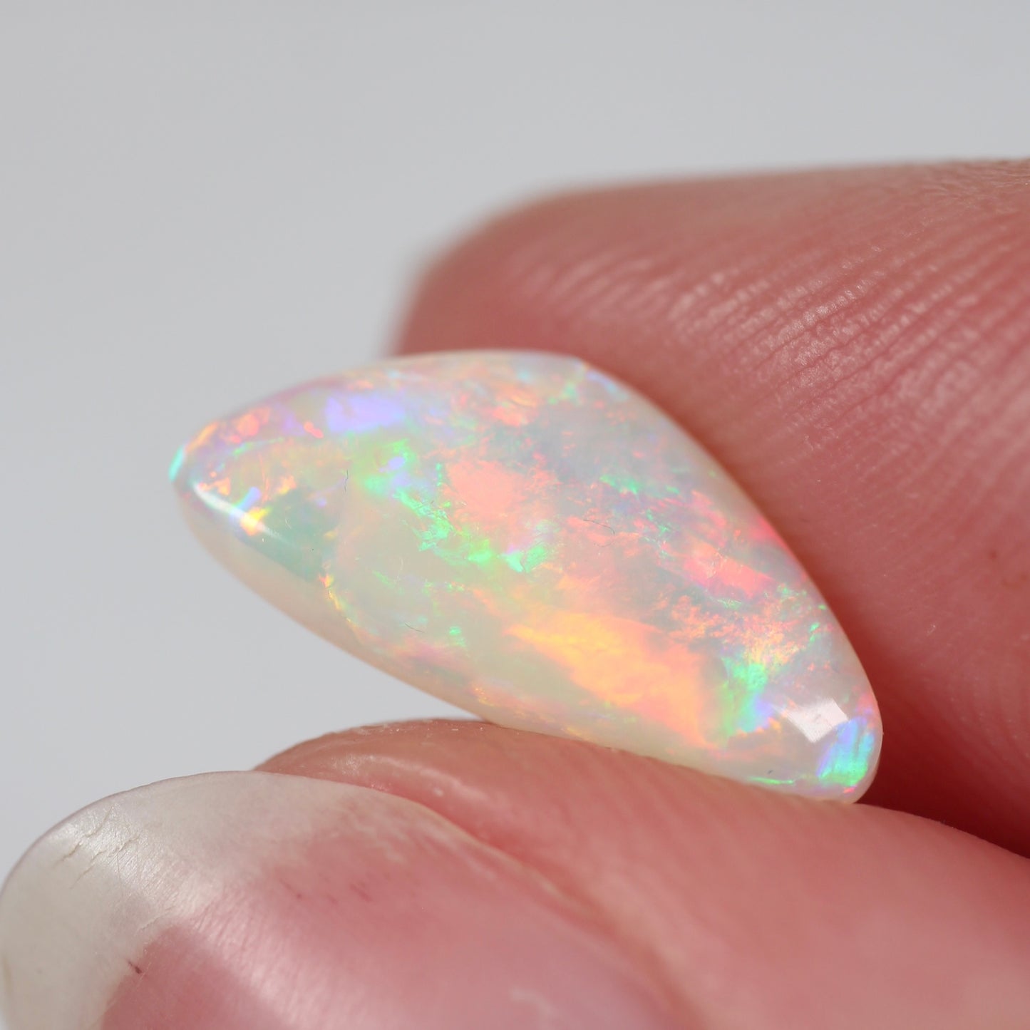1.74ct (14.2x6.9x2.9mm) White Opal