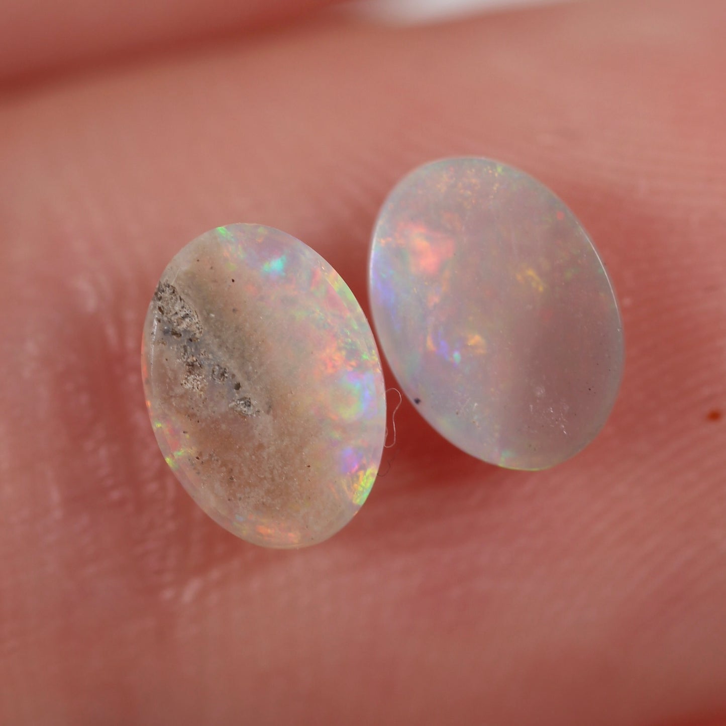 0.87ct (7x5x2mm) White Opal
