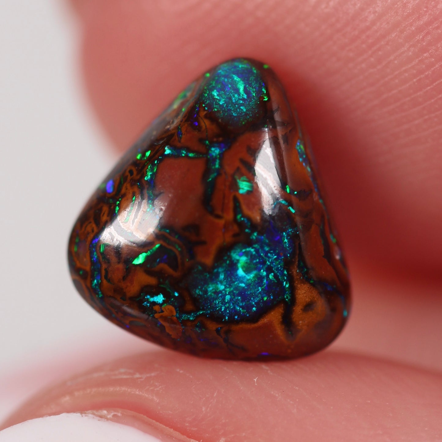 3.30ct (9.7x9.3x4.7mm) Boulder Opal
