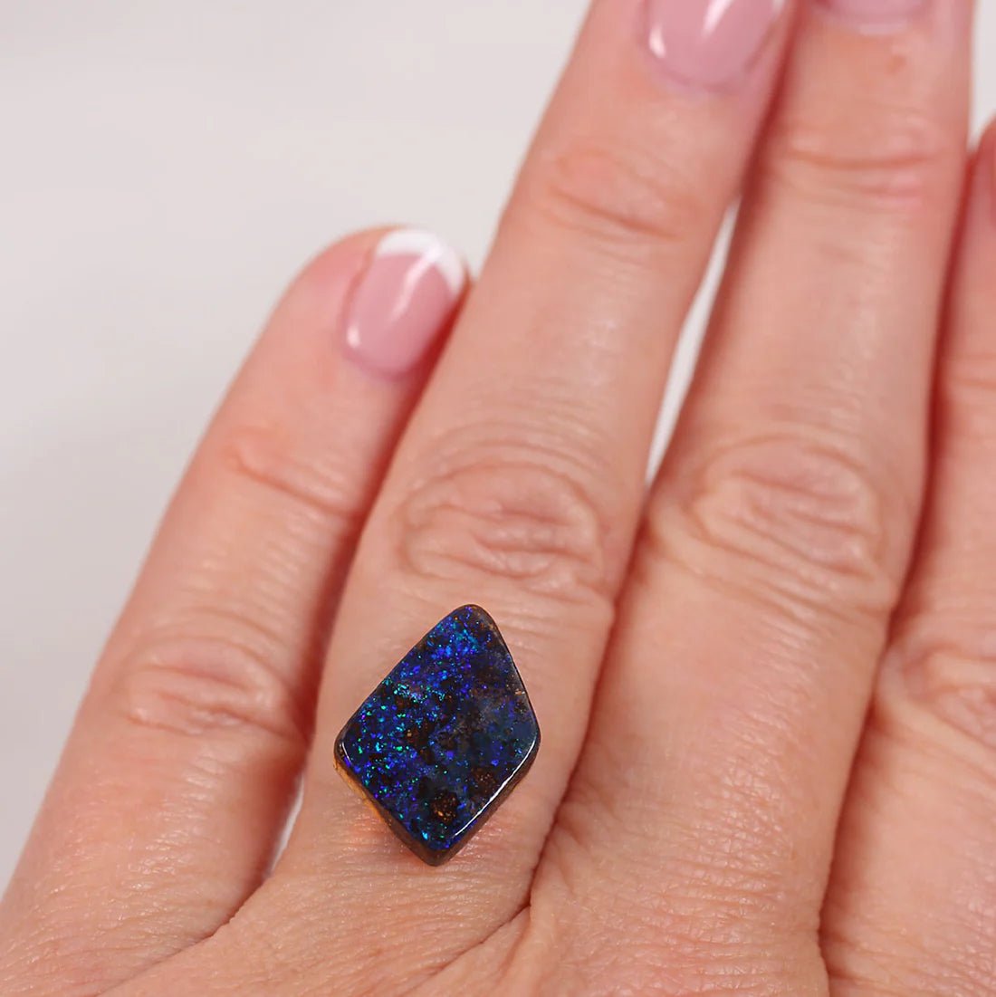7.12ct (15.2x10.5x4.2mm) Boulder Opal