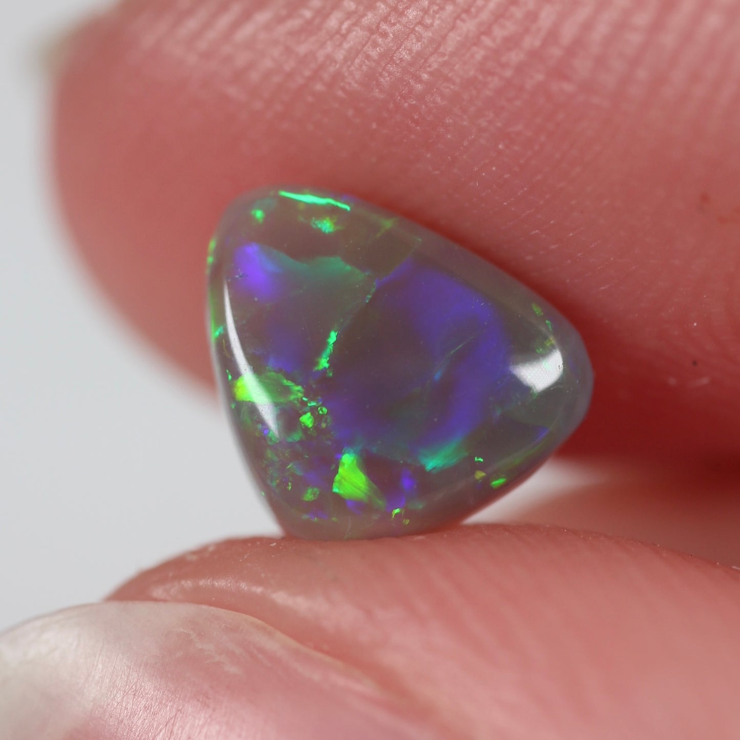 0.96ct (8.4x6.7x2.7mm) Dark Opal