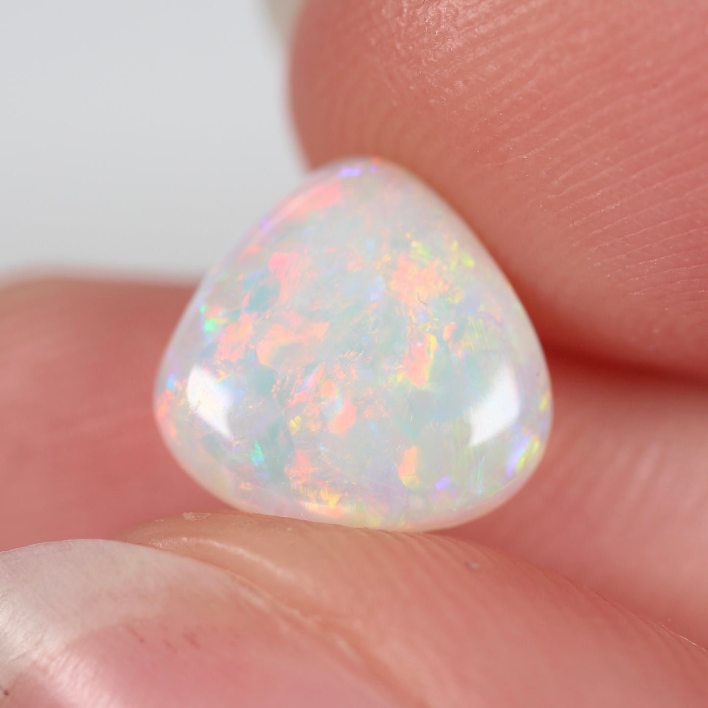 1.54ct (9.5x9.4x3mm) White Opal