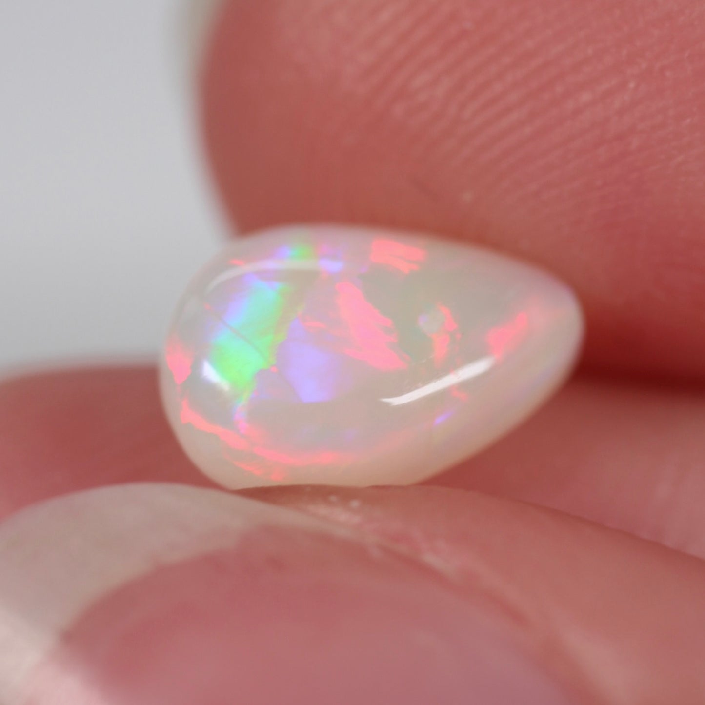 1.45ct (9.8x6.8x3.4mm) White Opal