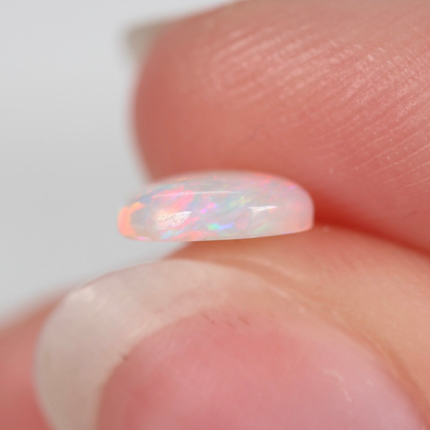 0.60ct (7.2x5.6x2.3mm) White Opal