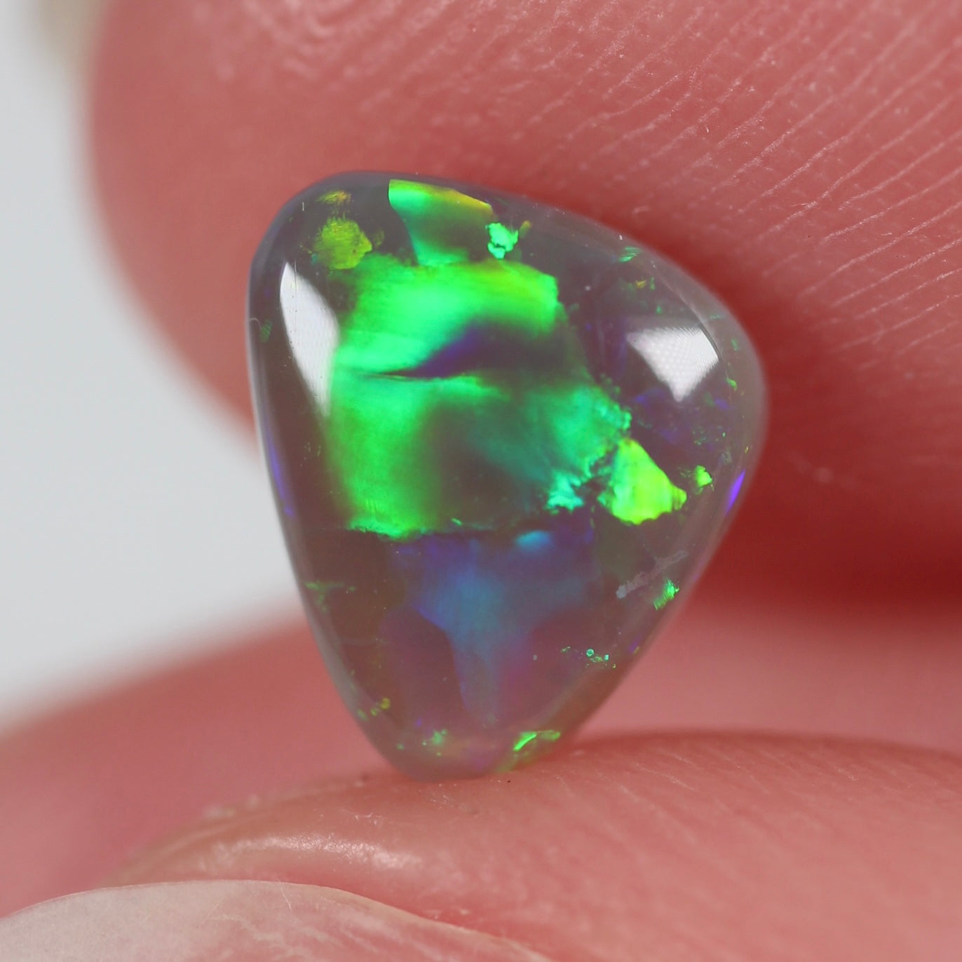 0.96ct (8.4x6.7x2.7mm) Dark Opal
