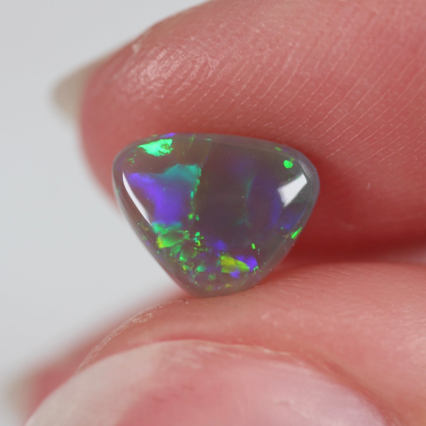0.96ct (8.4x6.7x2.7mm) Dark Opal