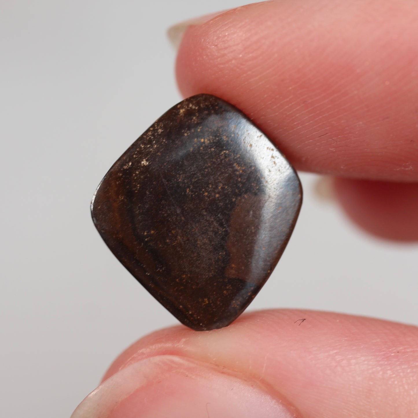 7.17cts (14.9x12.2x3.8mm) Boulder Opal