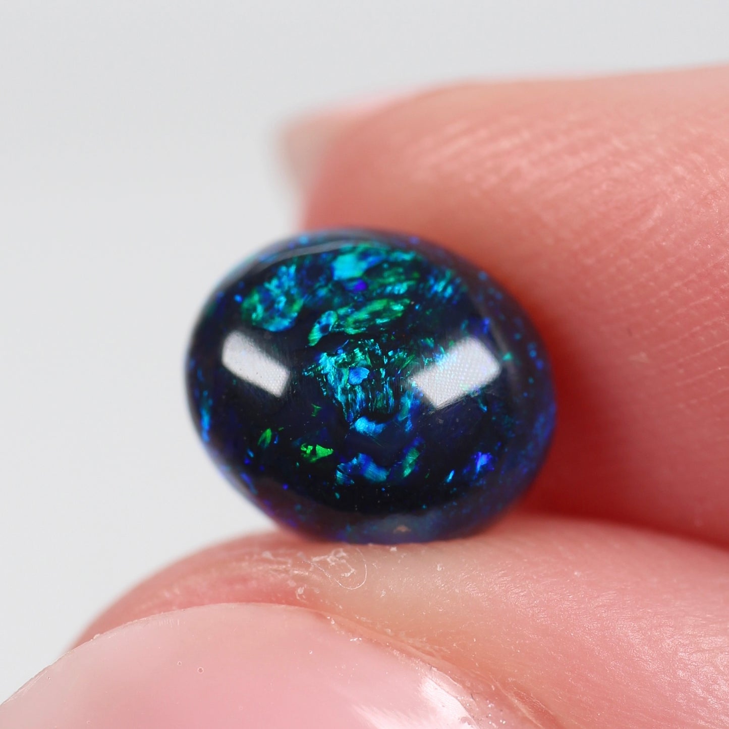 1.48cts (8.4x7.1x4.1mm) Black Opal