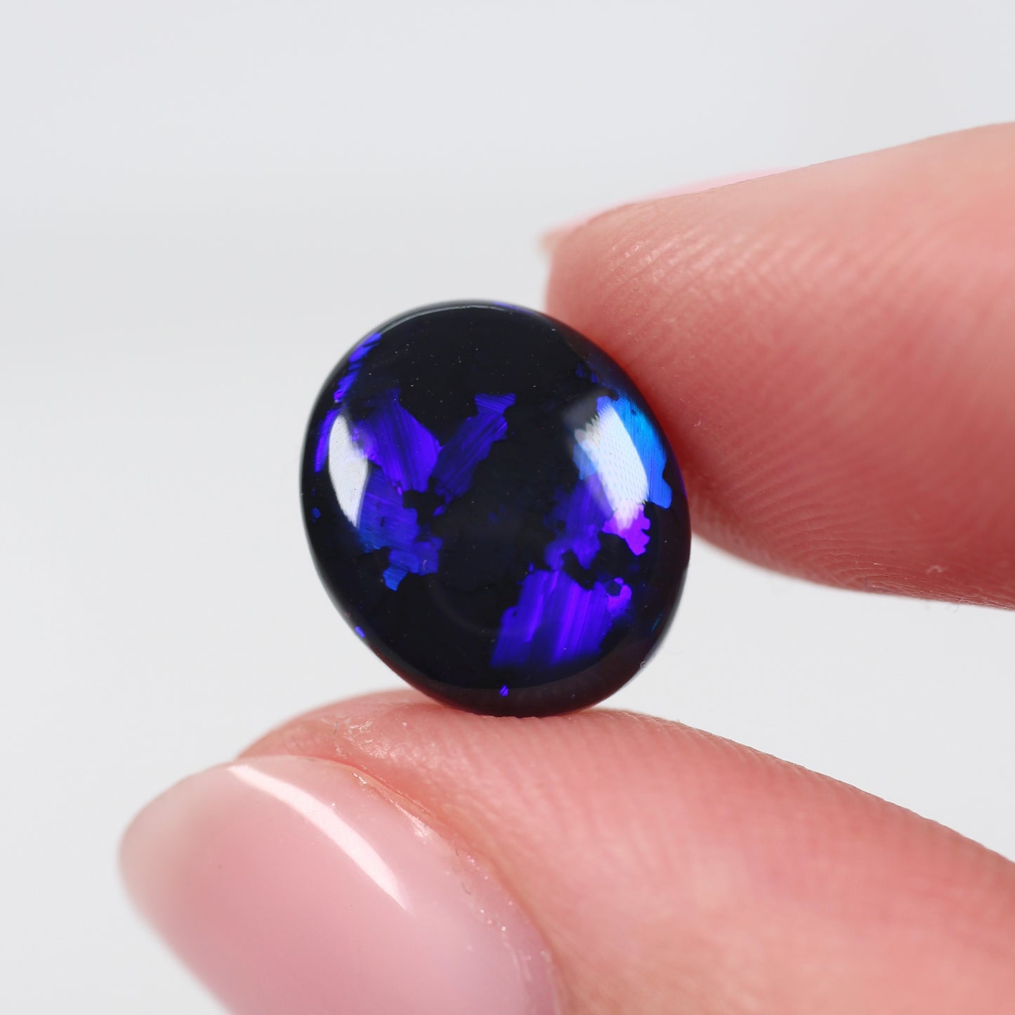 3.08cts (11.9x10.1x3.7mm) Black Opal