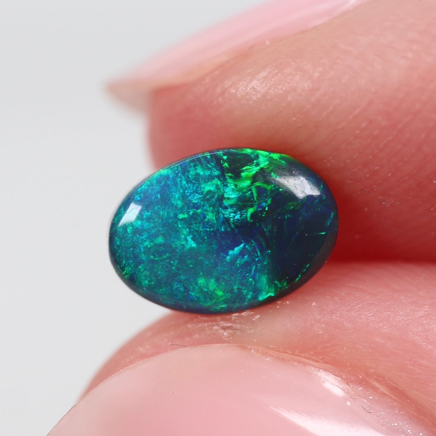 0.69cts (7.8x5.5x2.3mm) Black Opal