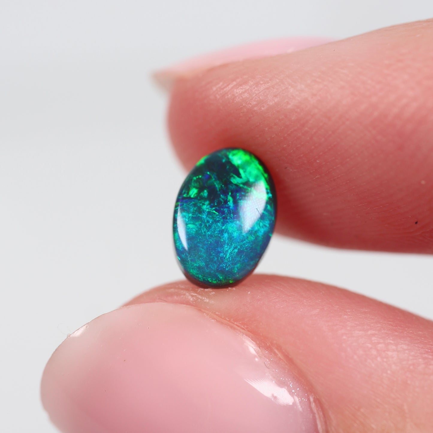 0.69cts (7.8x5.5x2.3mm) Black Opal