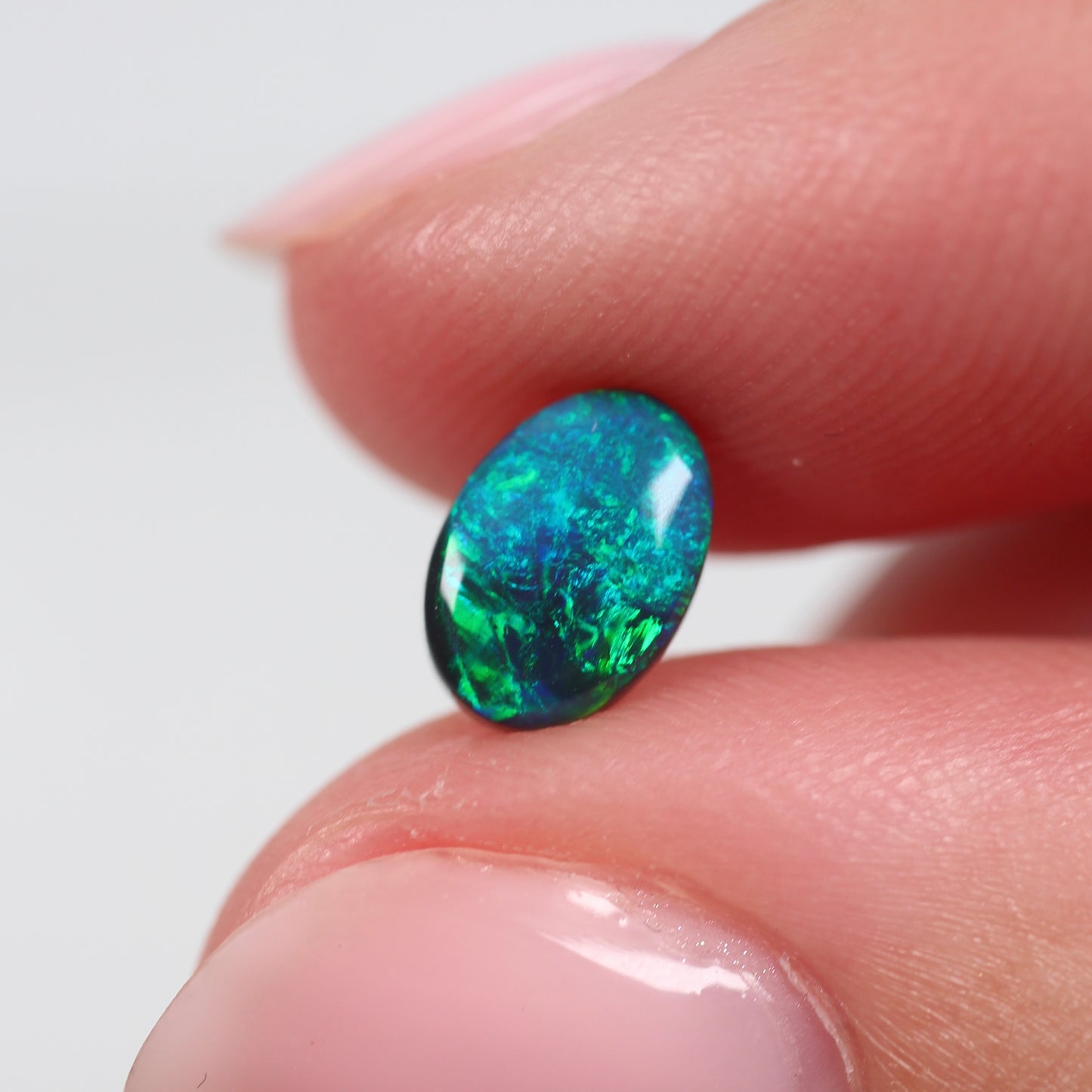 0.69cts (7.8x5.5x2.3mm) Black Opal