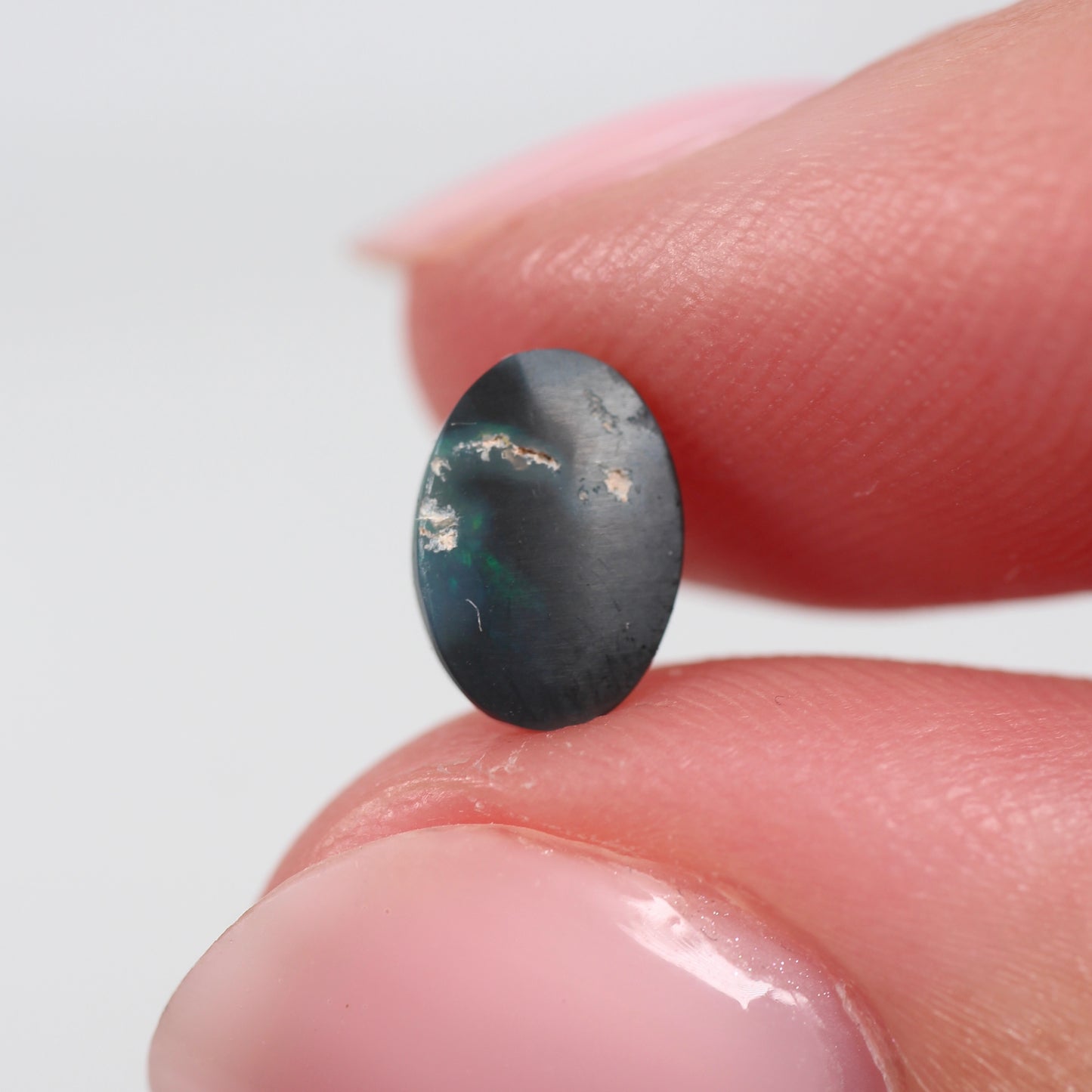 0.69cts (7.8x5.5x2.3mm) Black Opal