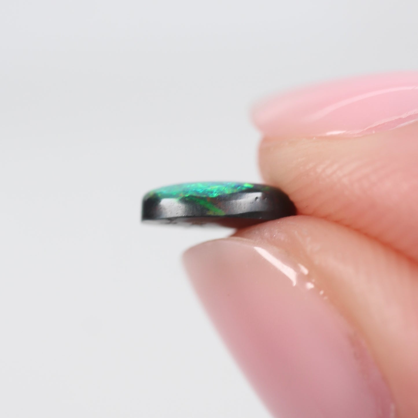 0.69cts (7.8x5.5x2.3mm) Black Opal