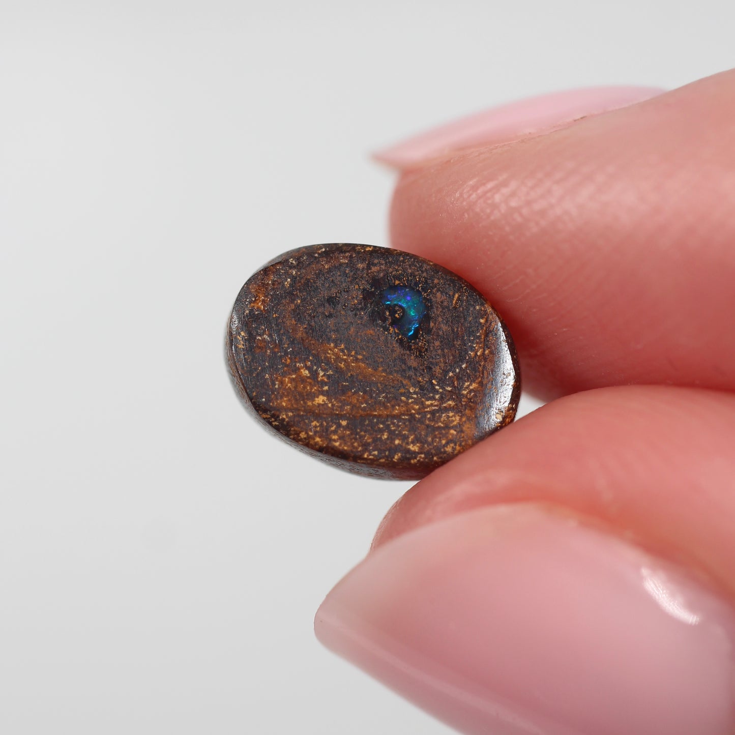 2.3ct (10.2x7.5x2.7mm) Boulder Opal