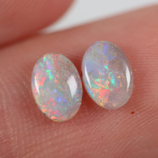 0.87ct (7x5x2mm) White Opal