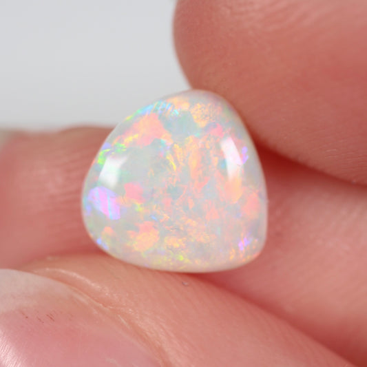 1.54ct (9.5x9.4x3mm) White Opal