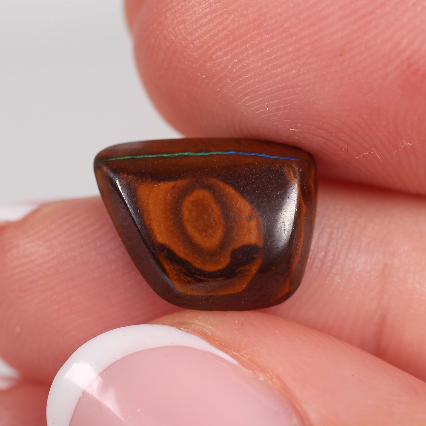 4.68ct (13.3x10.3x3.9mm)