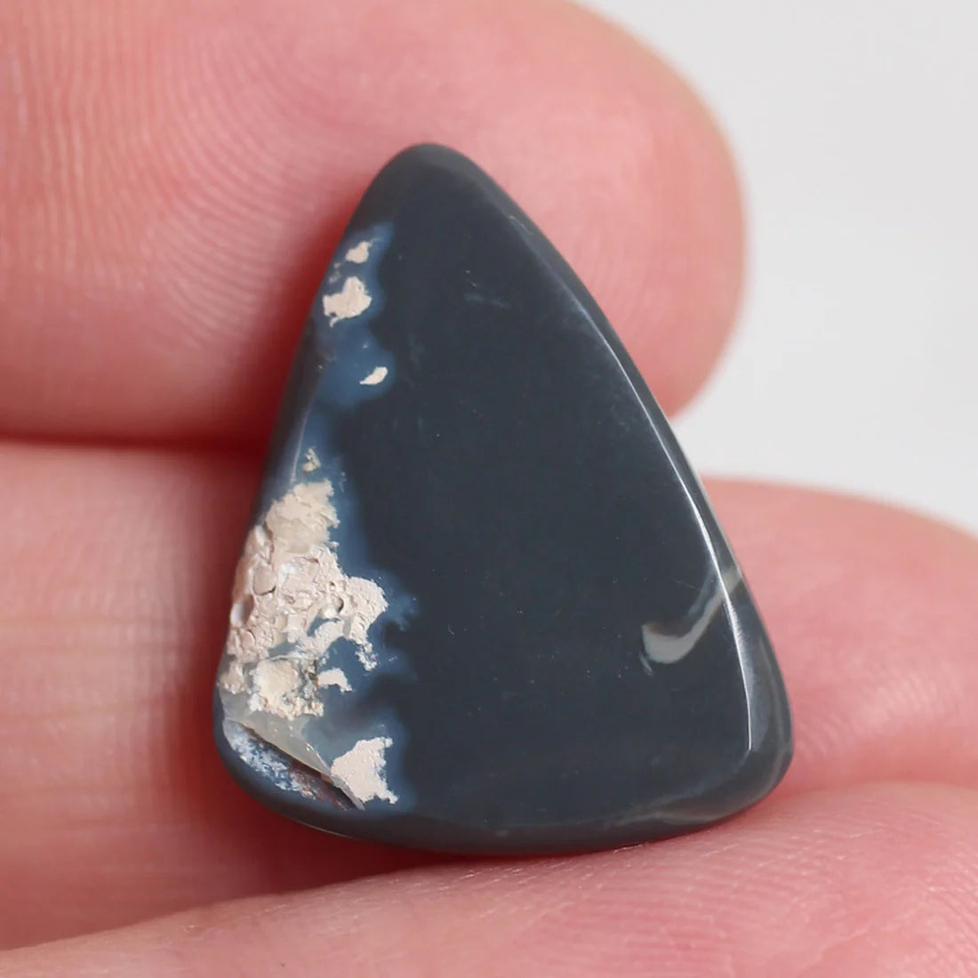 9ct (19.7x16.2x4.5mm) Black Opal