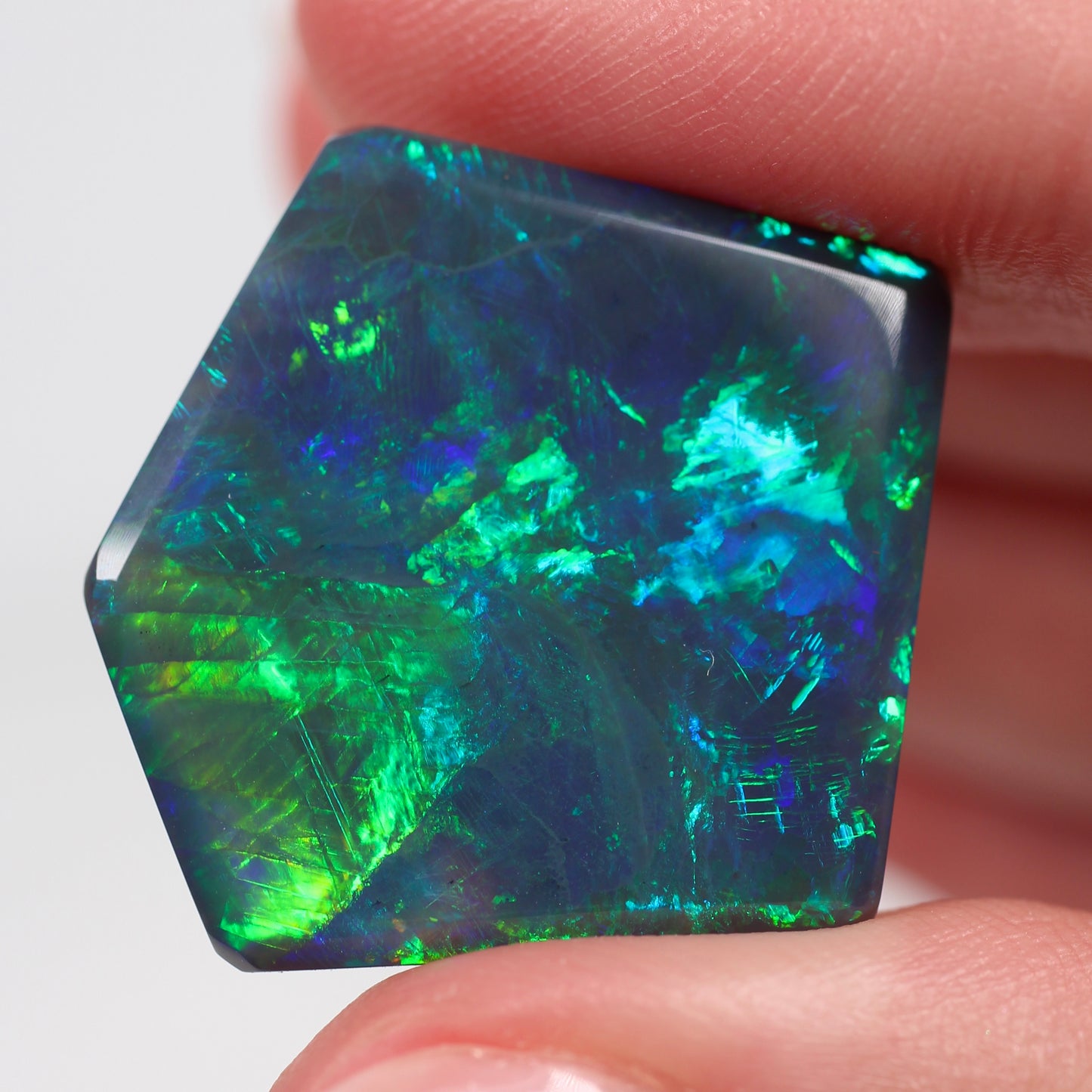 18.52ct (27.3x25.5x4.8mm) Black Opal