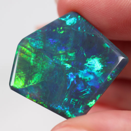 18.52ct (27.3x25.5x4.8mm) Black Opal