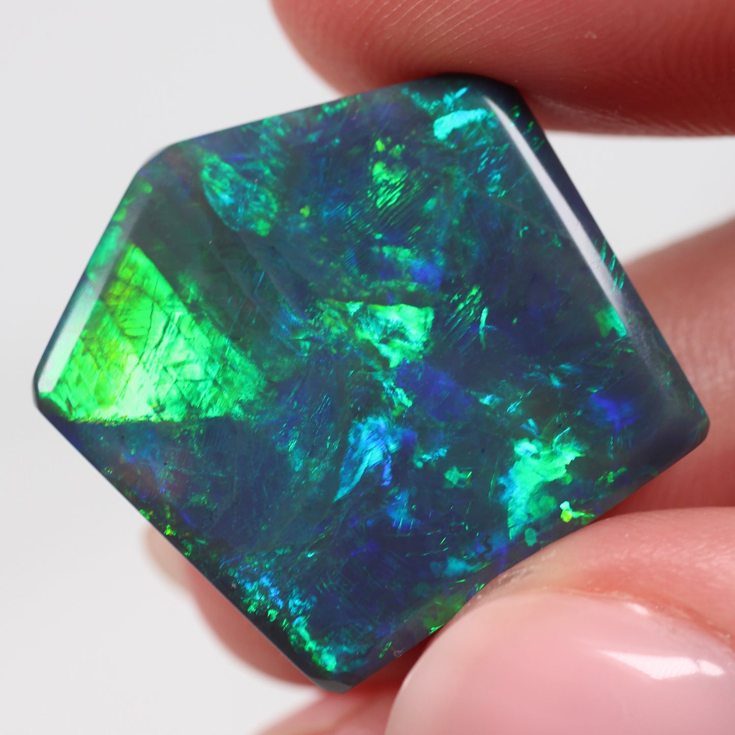18.52ct (27.3x25.5x4.8mm) Black Opal