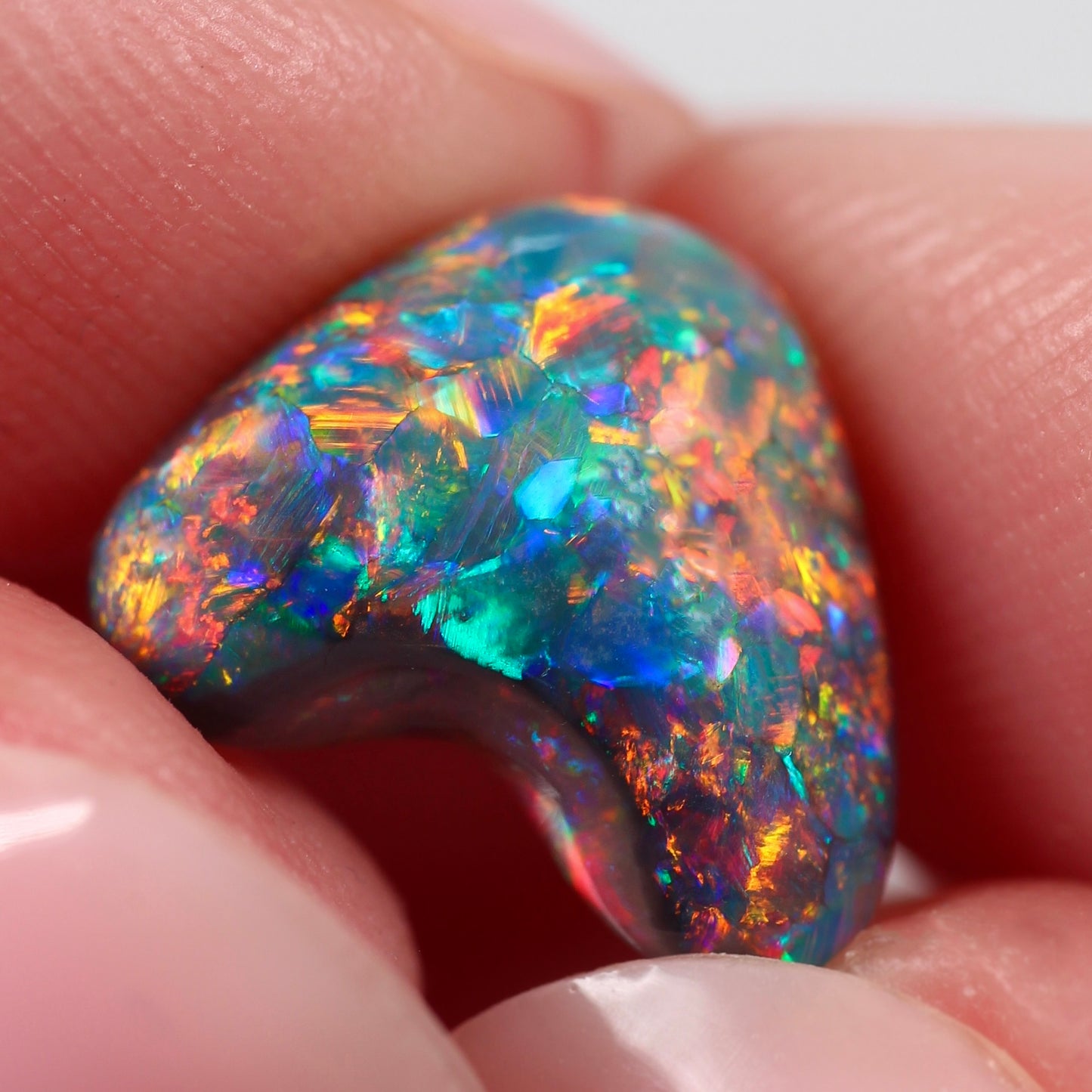 4.35cts (12.6x10.4x6.25mm) Black Opal