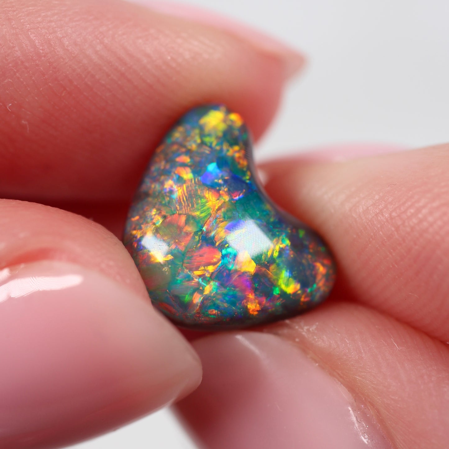 4.35cts (12.6x10.4x6.25mm) Black Opal