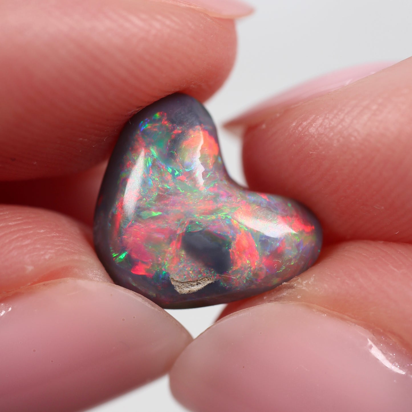 4.35cts (12.6x10.4x6.25mm) Black Opal