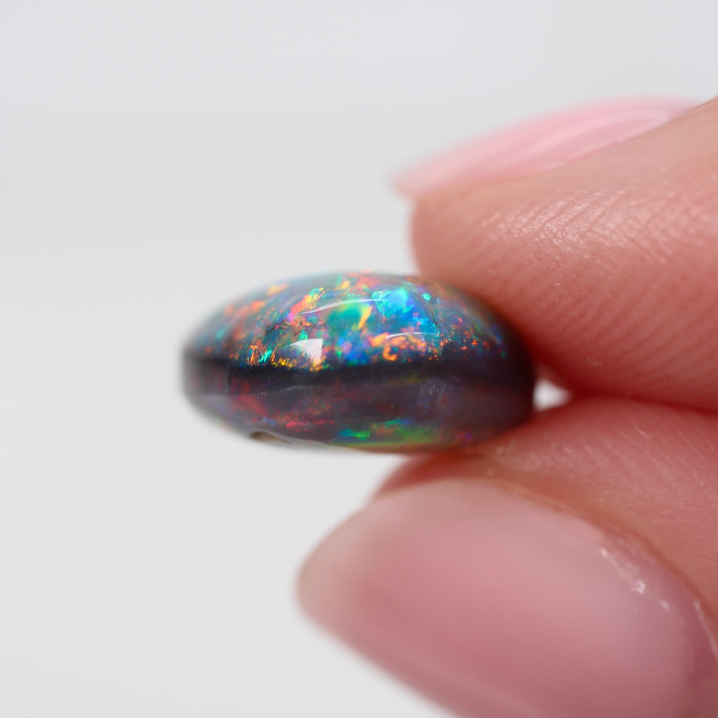 4.35cts (12.6x10.4x6.25mm) Black Opal