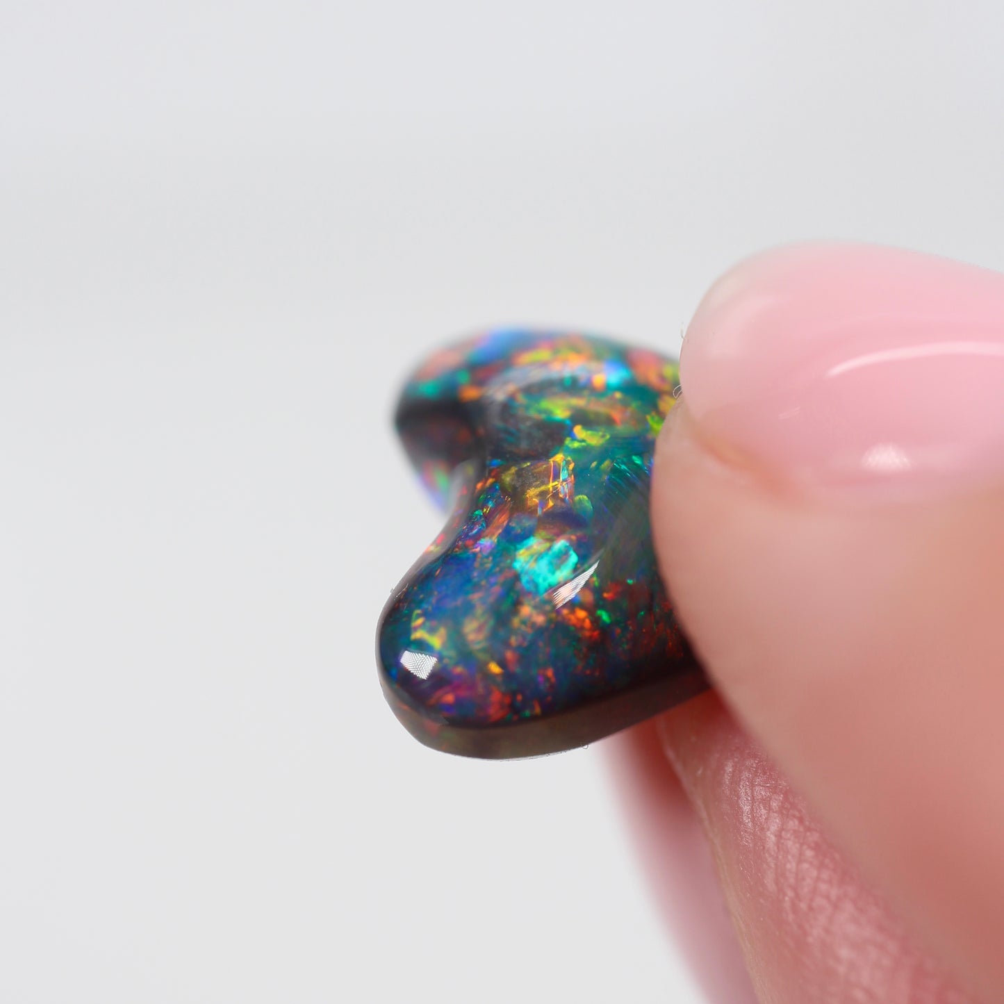 4.35cts (12.6x10.4x6.25mm) Black Opal