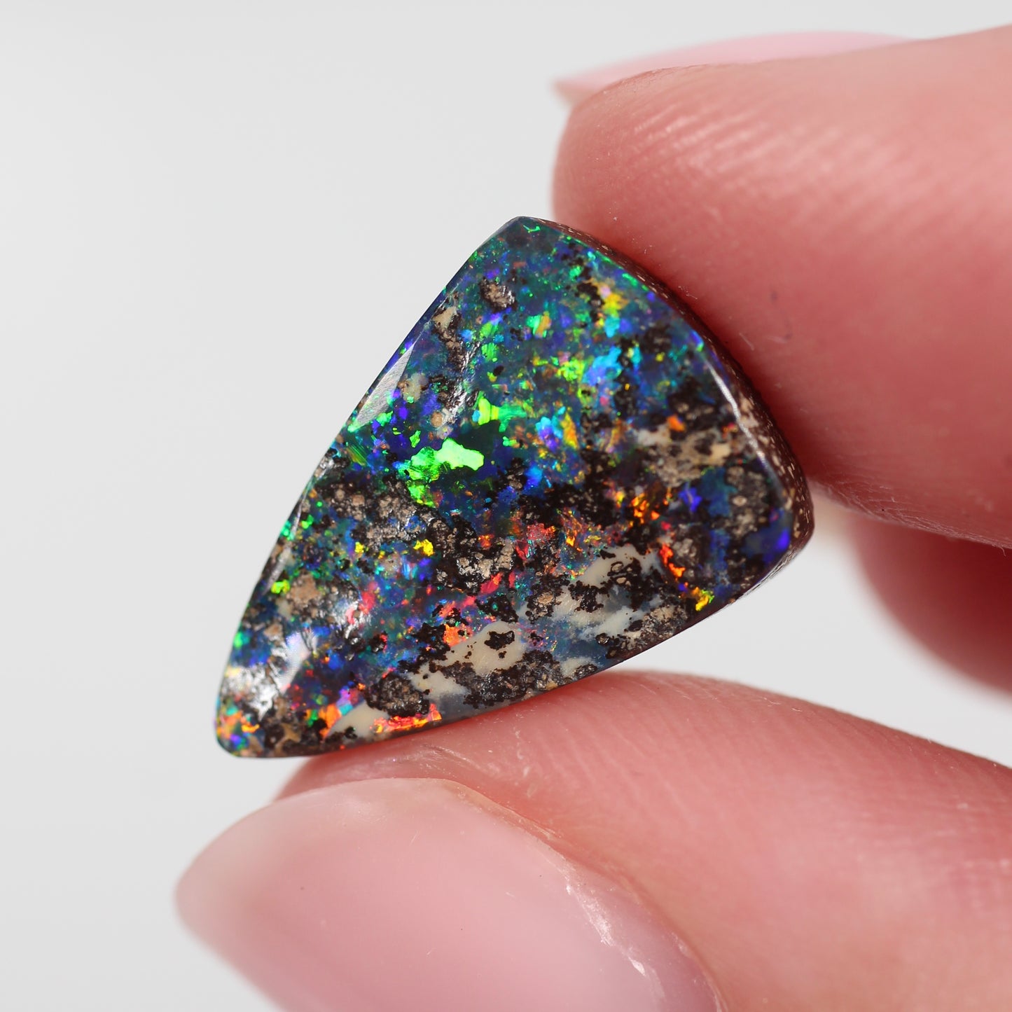 5.35ct (16.0x10.7x4.1mm) Boulder Opal