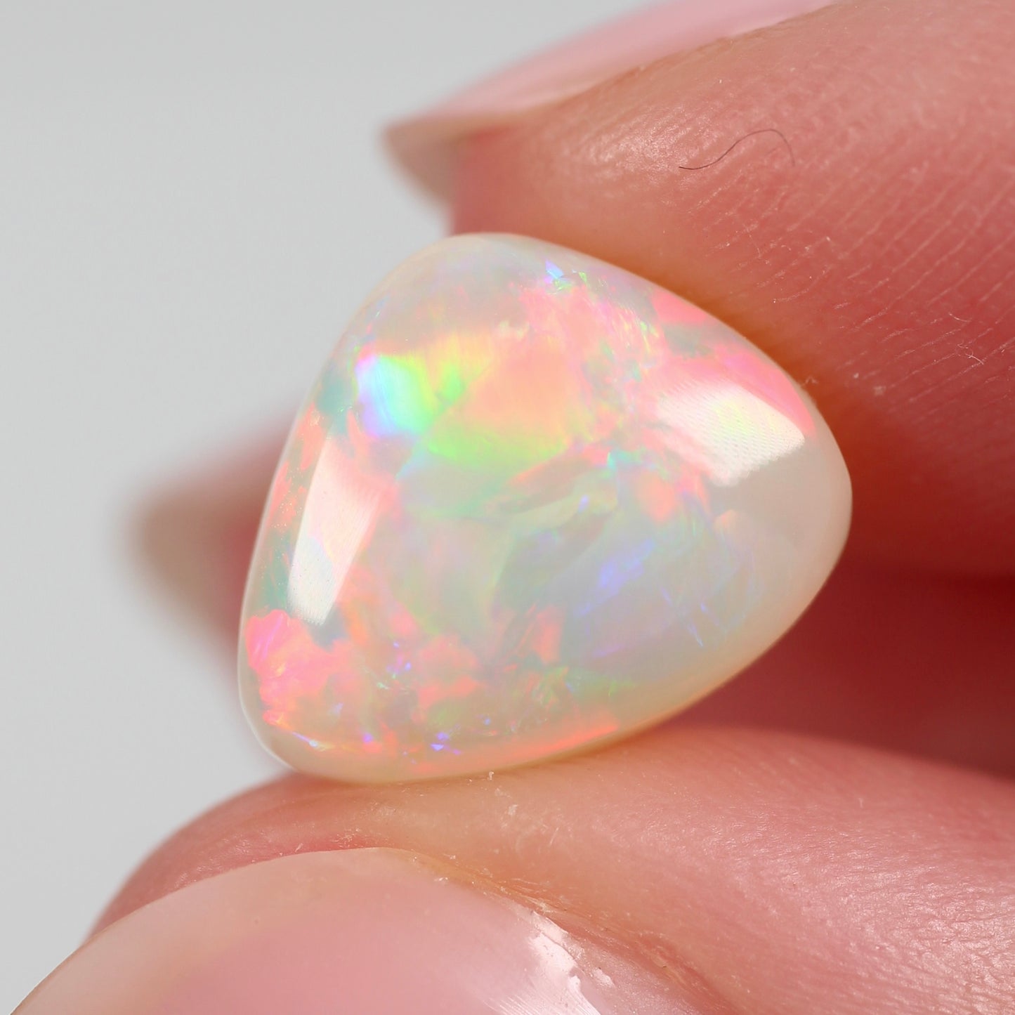 3.48ct (11.6x9.6x4.8mm) White Opal